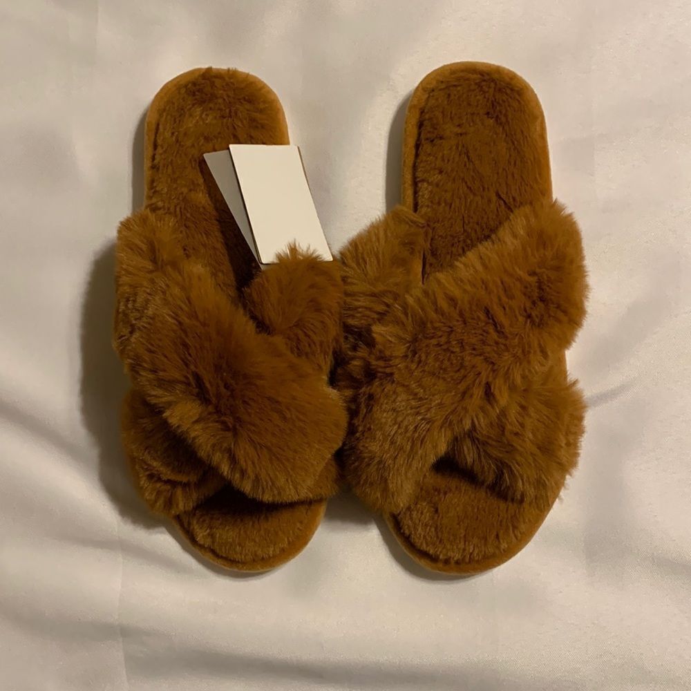 Parlovable NWT house slippers